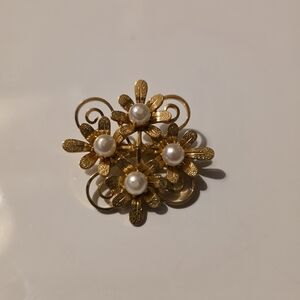 Elegant Gold and Pearl Floral Brooch Vintage
